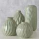 Vase Zalina en porcelaine vert mat
